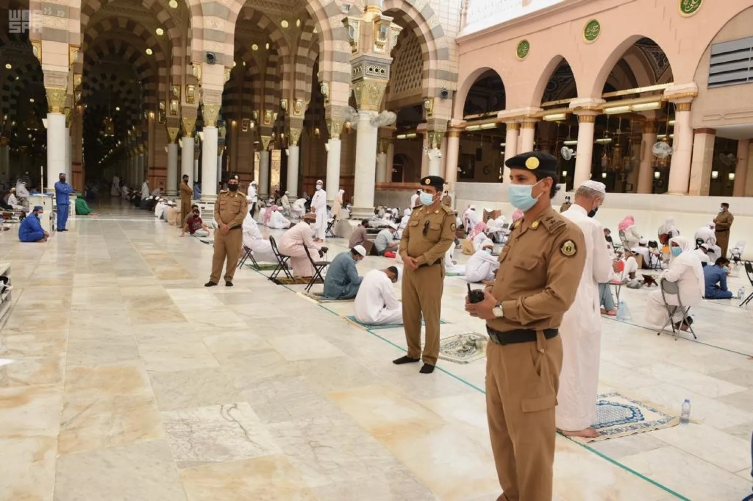 Social distancing measures are observed at the Masjid al-Nabawi in Madinah, Saudi Arabia. (SPA)