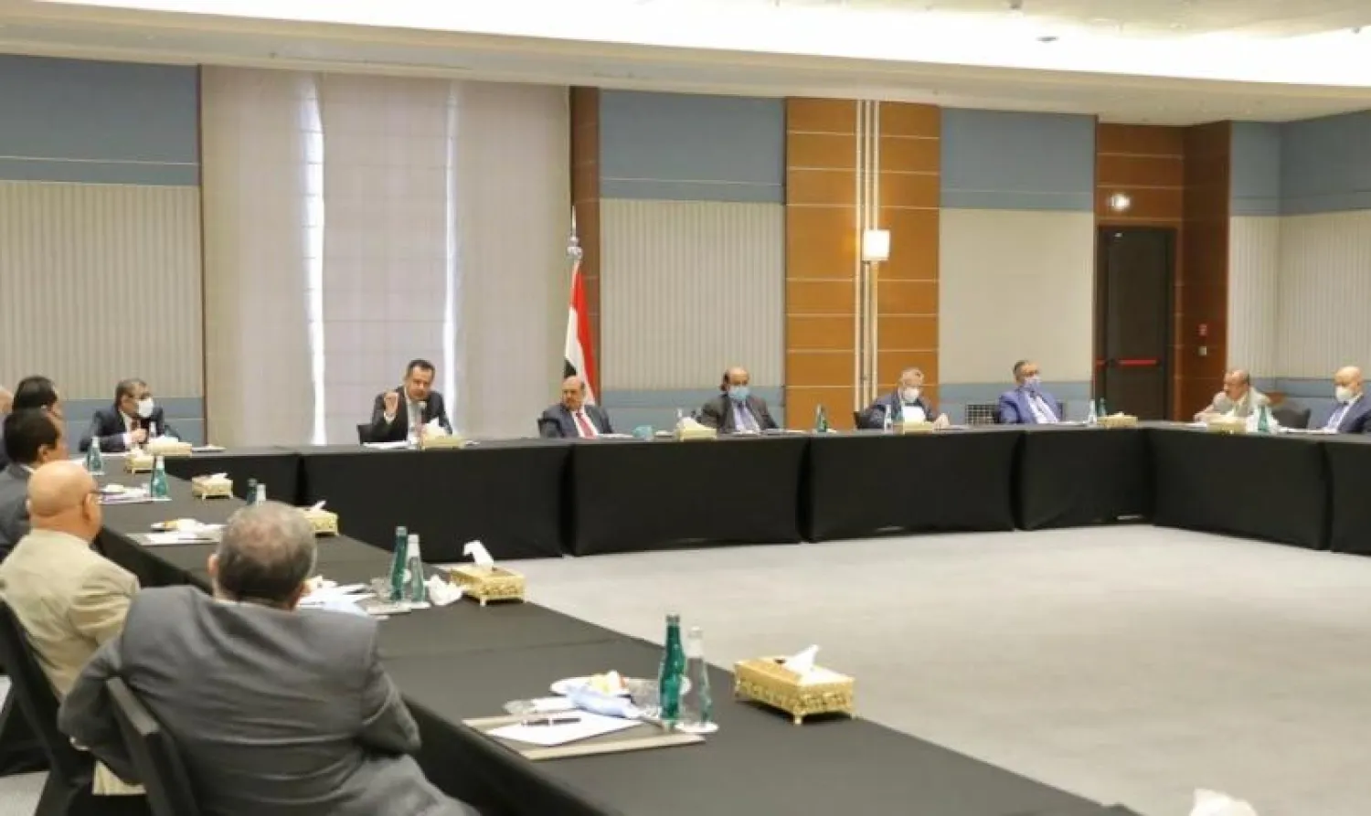 جانب من اجتماع هيئة رئاسة مجلس النواب والهيئة الاستشارية للرئيس اليمني مع رئيس الوزراء وعدد من أعضاء الحكومة (سبأ)