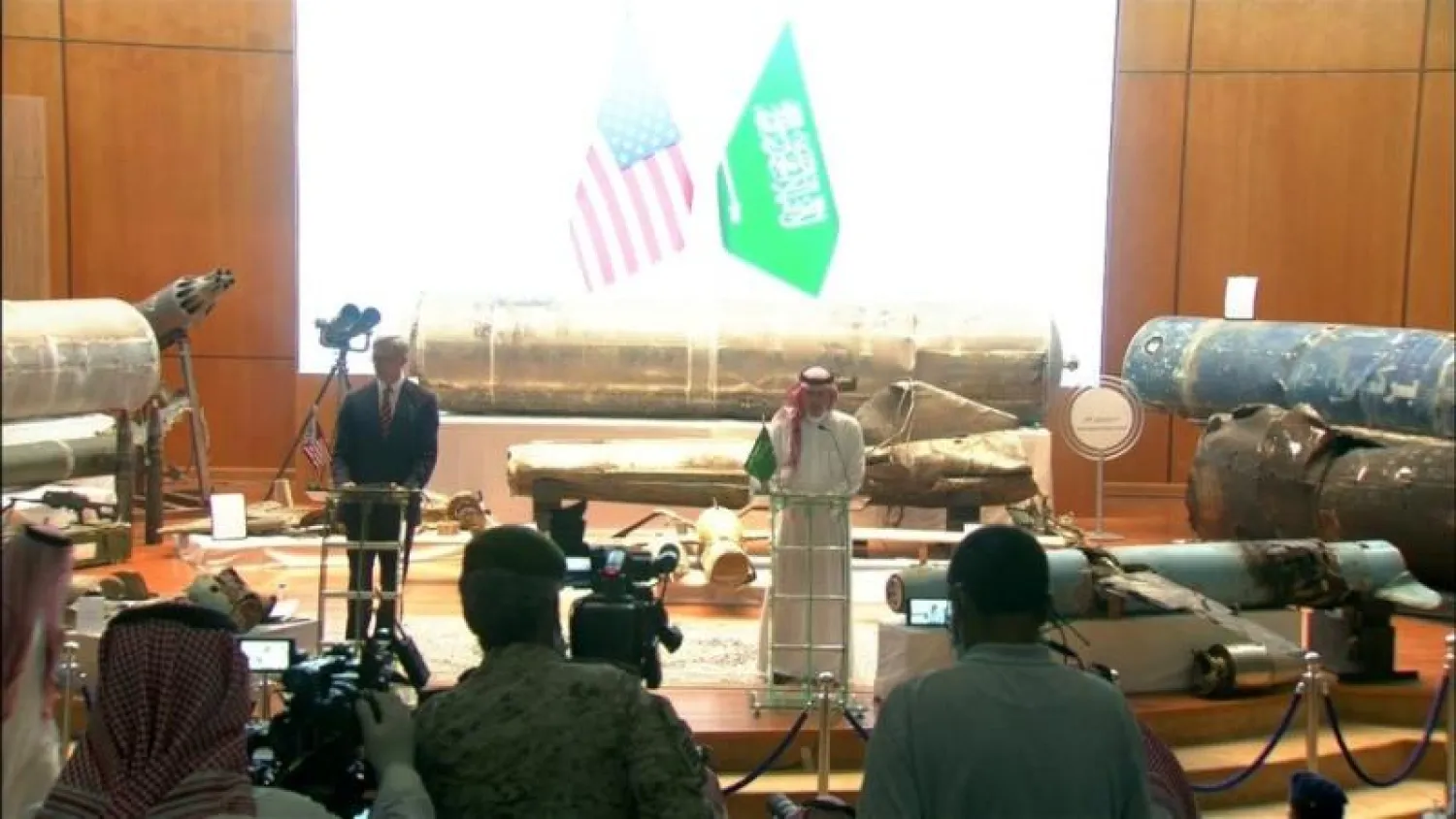 عادل الجبير وبراين هوك خلال المؤتمر الصحافي (الشرق الأوسط)