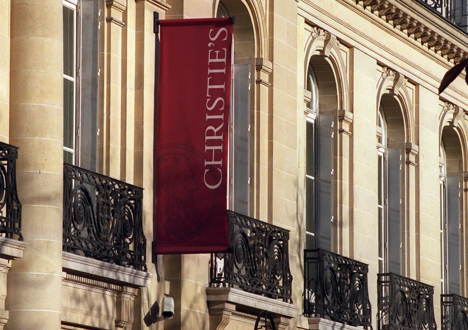 Auction of Contested African Artifacts Goes Ahead in France