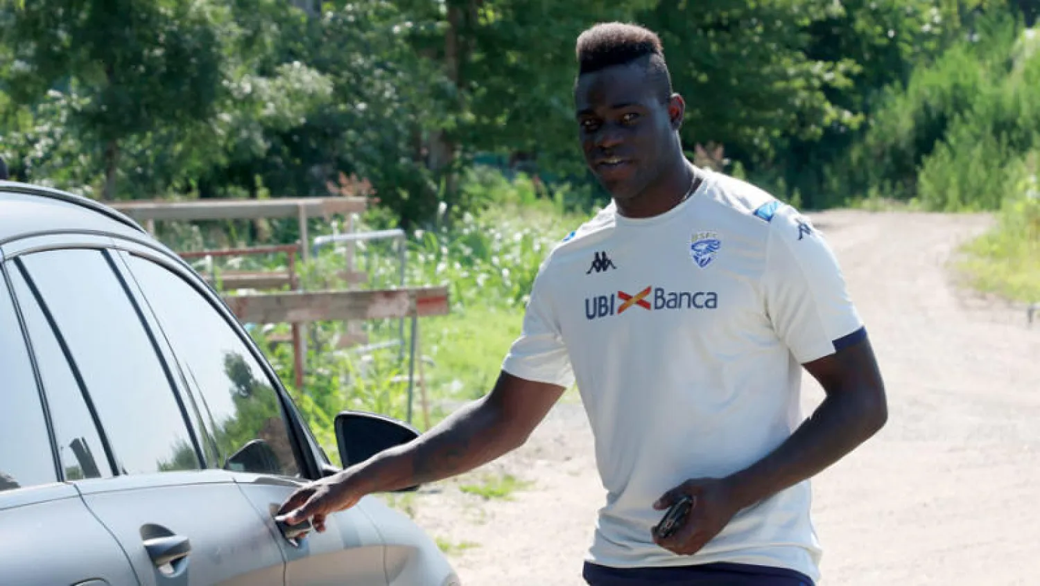 بالوتيلي يغادر مركز تدريب بريشيا بعد أن مُنع من الدخول (إ.ب.أ)