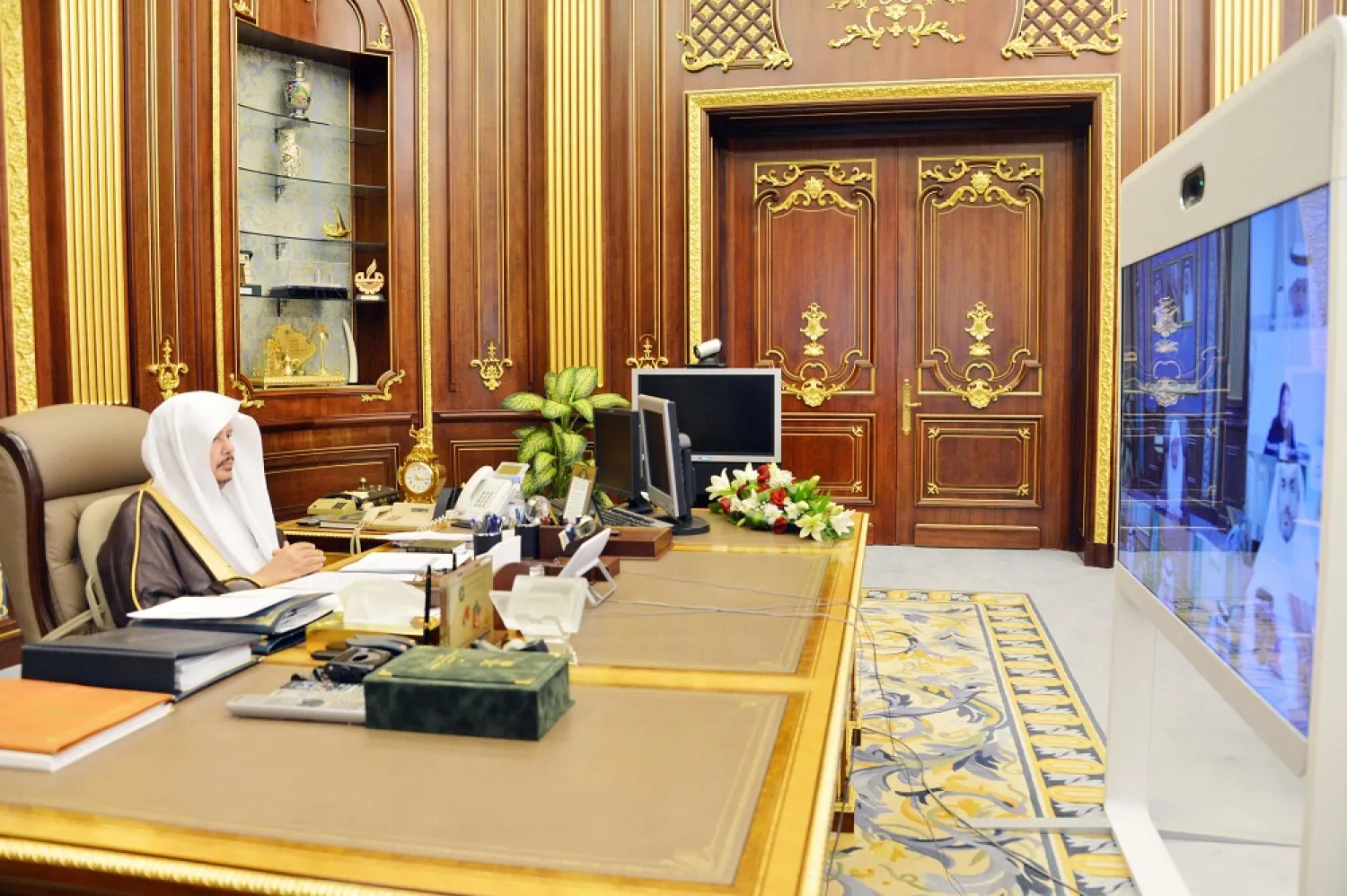 Head of the Shura Council chairs a virtual meeting for the council. (SPA)