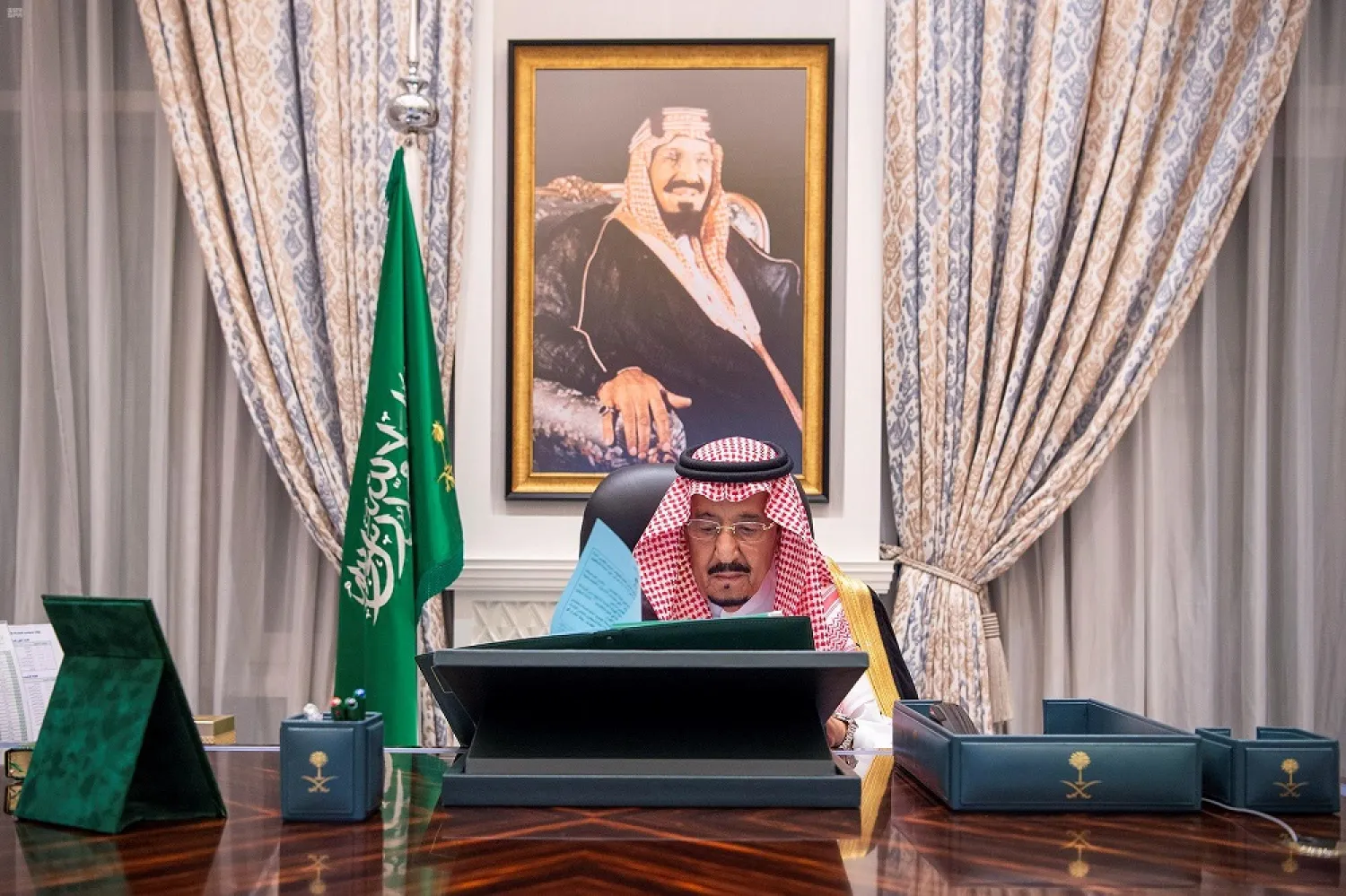 King Salman chairs a virtual cabinet meeting. (SPA)