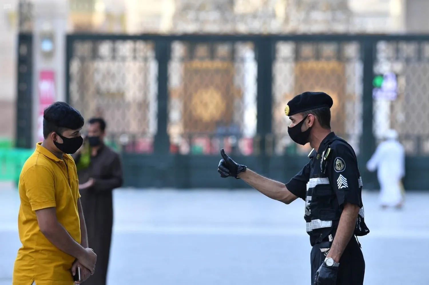 Security forces ensure that coronavirus restrictions are respected in Madinah, Saudi Arabia. (SPA)