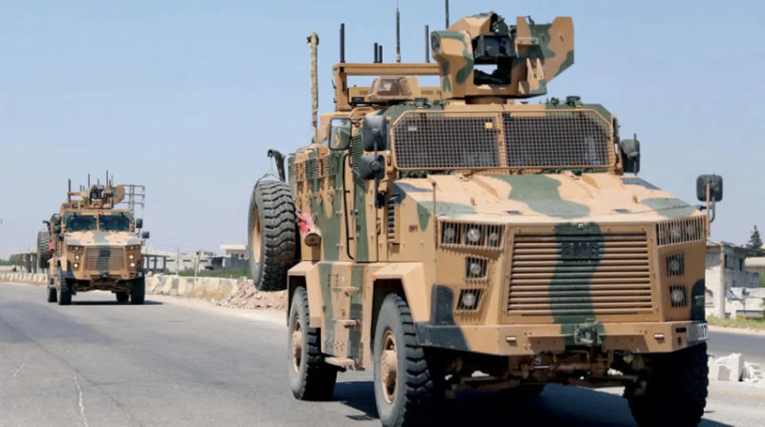 الدورية الروسية - التركية أمس (إ.ب.أ)