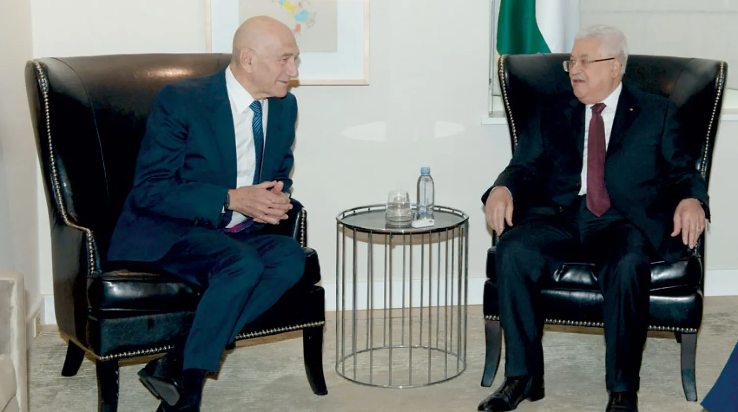 لقاء عباس - أولمرت في مجلس الأمن فبراير الماضي (د.ب.أ)