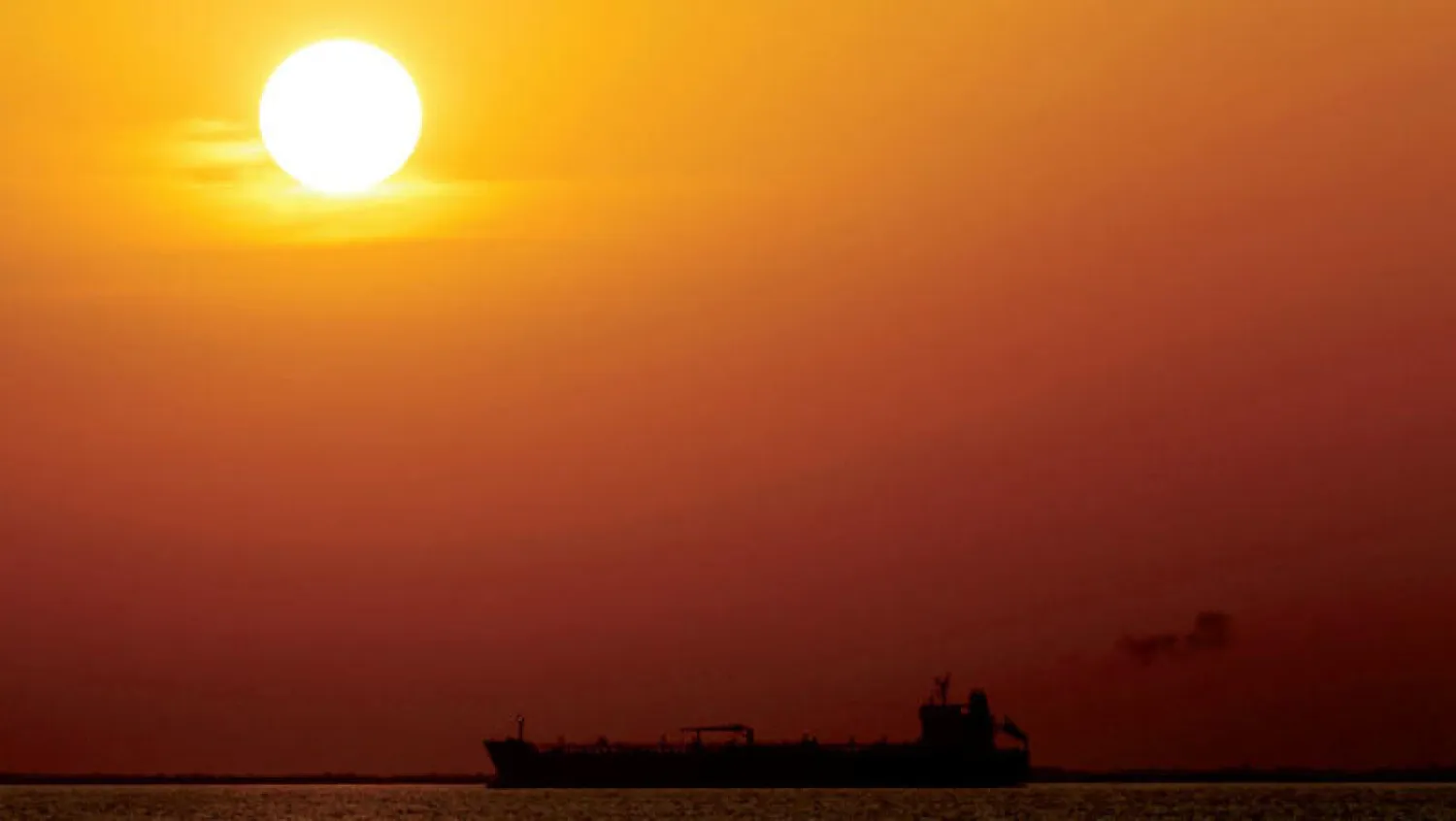 ارتفعت أسعار النفط أمس بدعم بيانات أميركية قوية تشير إلى عودة مرتقبة لعجلة الاقتصاد (رويترز)