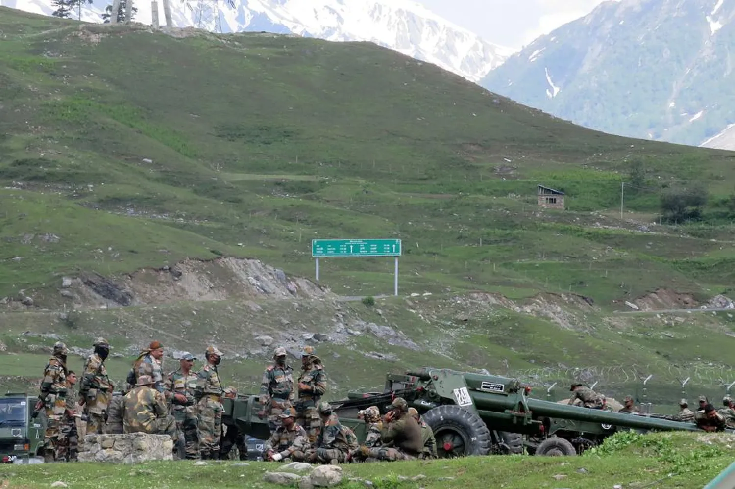 Indian army soldiers rest next to artillery guns at a makeshift transit camp before heading to Ladakh, near Baltal, southeast of Srinagar, June 16, 2020. REUTERS/Stringer
