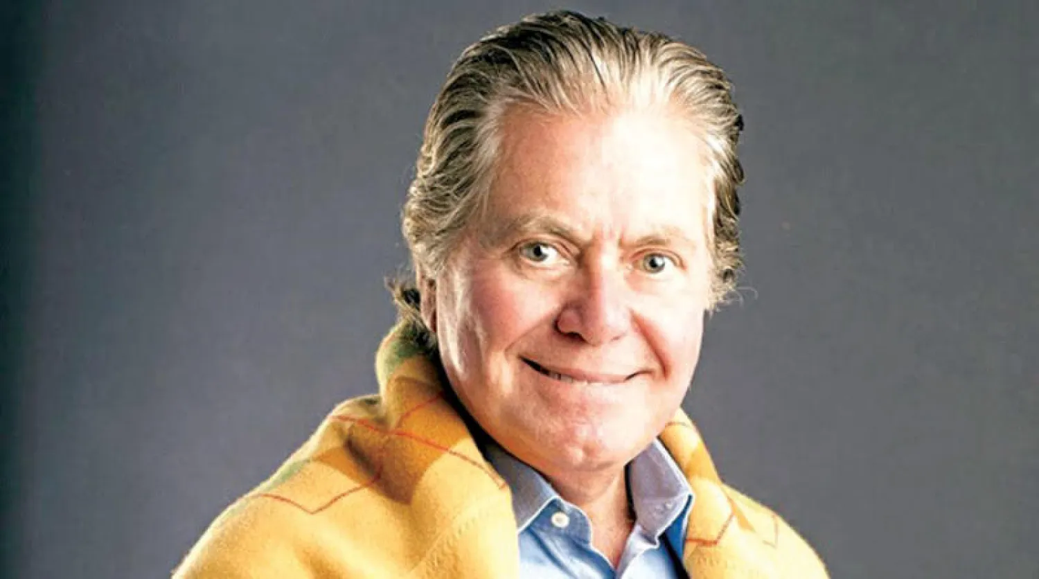 حسين فهمي لـ«الشرق الأوسط»: مواقع التواصل «مضيعة»