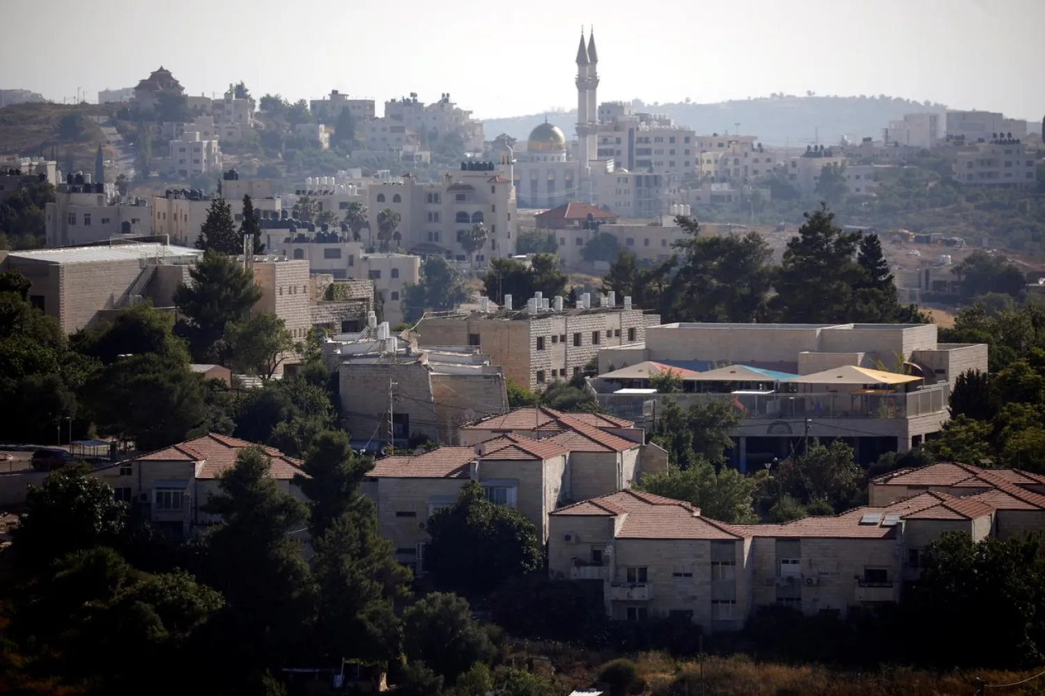  A general view shows part of the Jewish settlement of Beit El in the forground near Ramallah in the Israeli-occupied West Bank July 1, 2020. REUTERS/Amir Cohen