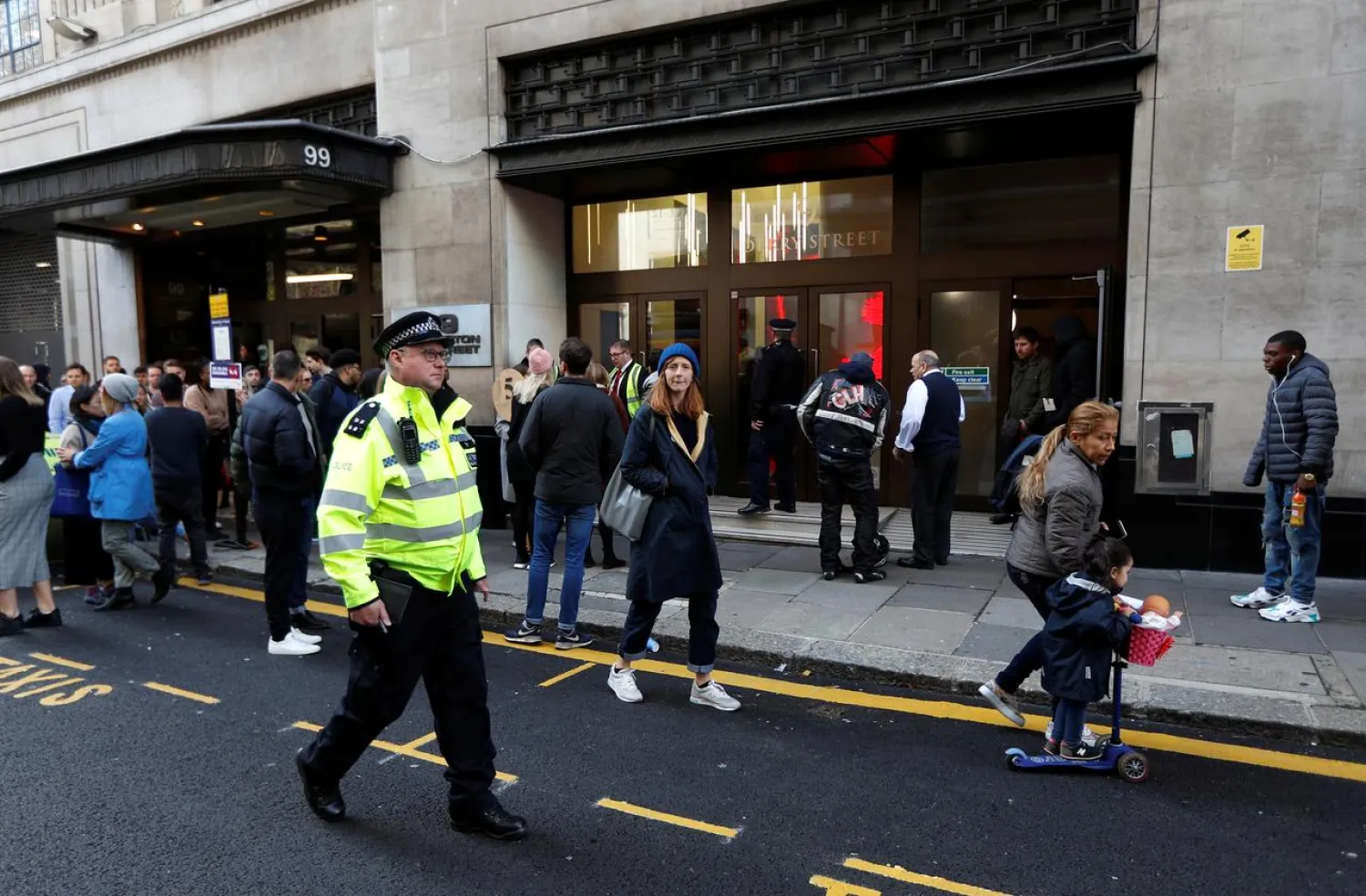Police officers on the scene of a reported stabbing that resulted in two people being injured at Sony Music offices in London, Britain, November 2, 2018. REUTERS/Peter Nicholls
