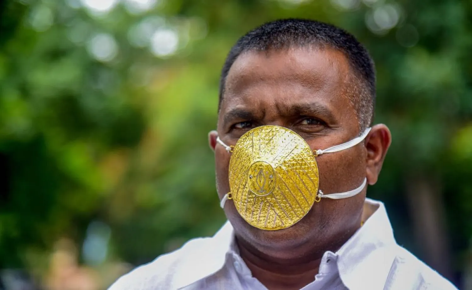 Shankar Kurhade wearing his gold face mask. (AFP)