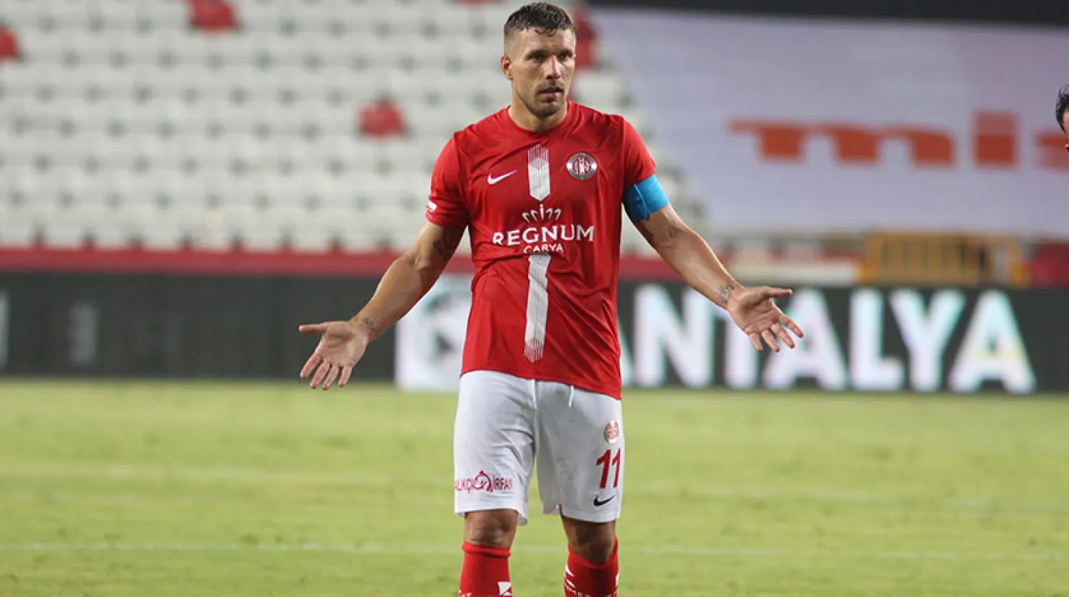 Podolski Trabzonspor karşısında yok