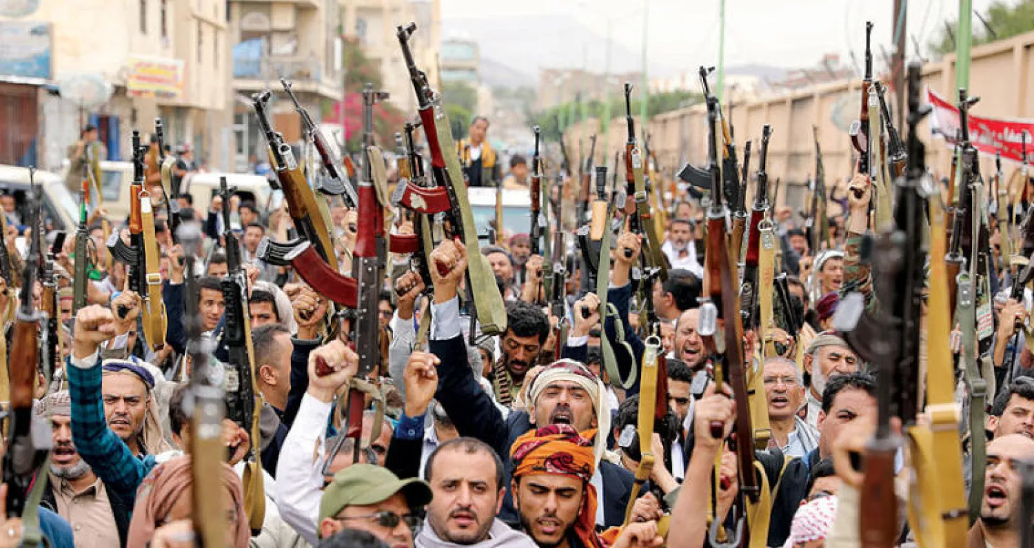 تجمع لعناصر الميليشيات الحوثية في صنعاء أمس (رويترز)