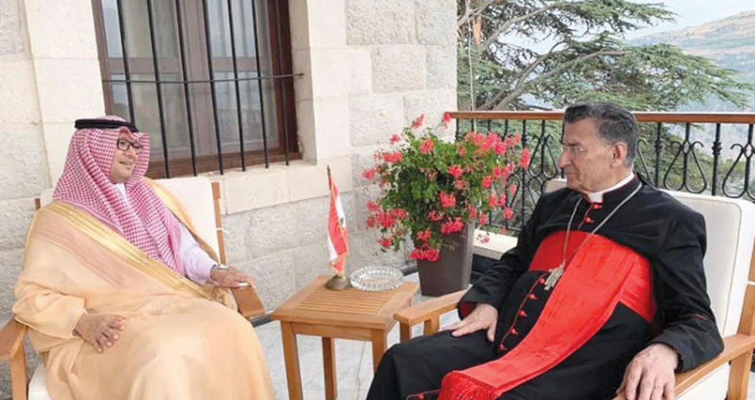 البطريرك الراعي مستقبلاً السفير بخاري أمس (الوكالة الوطنية)