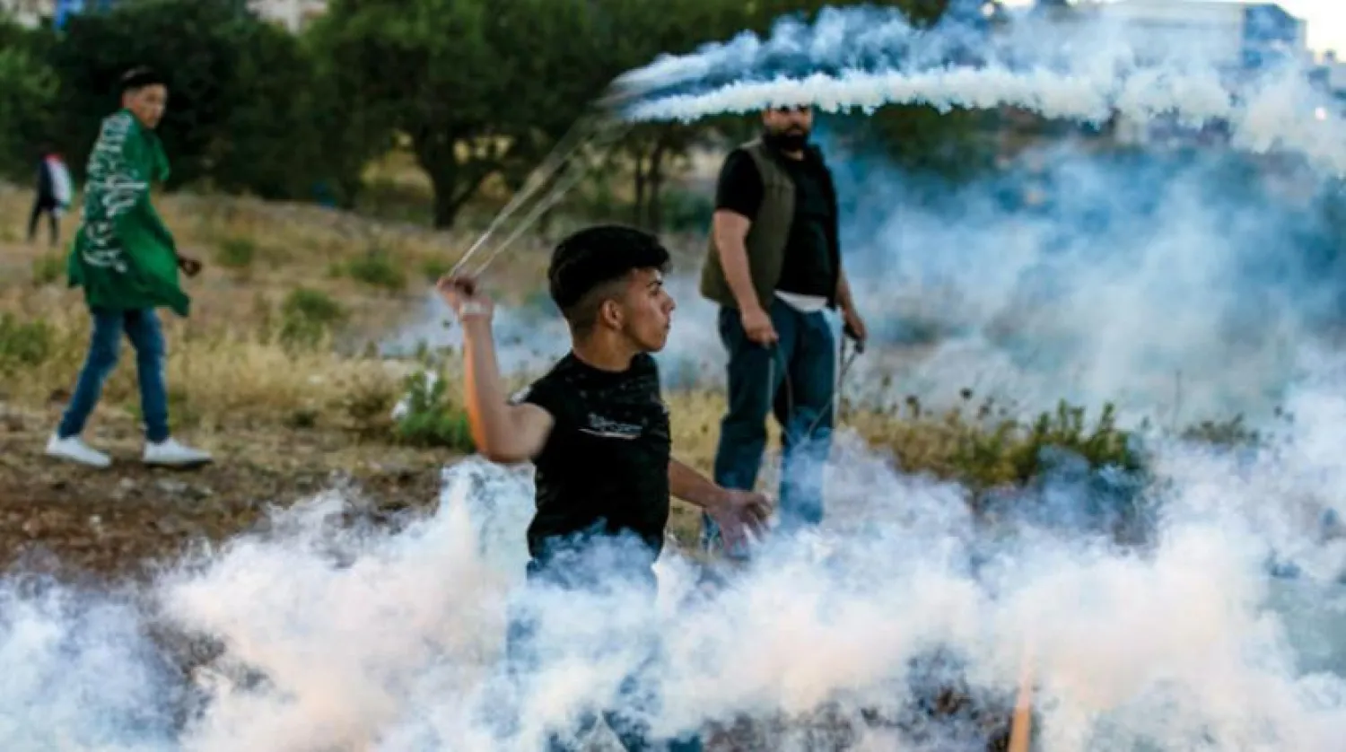 Geçtiğimiz hafta Ramallah’taki bir Yahudi yerleşim birimi yakınlarındaki Filistinliler ve İsrail askerleri arasında yaşanan çatışmalar (AFP)