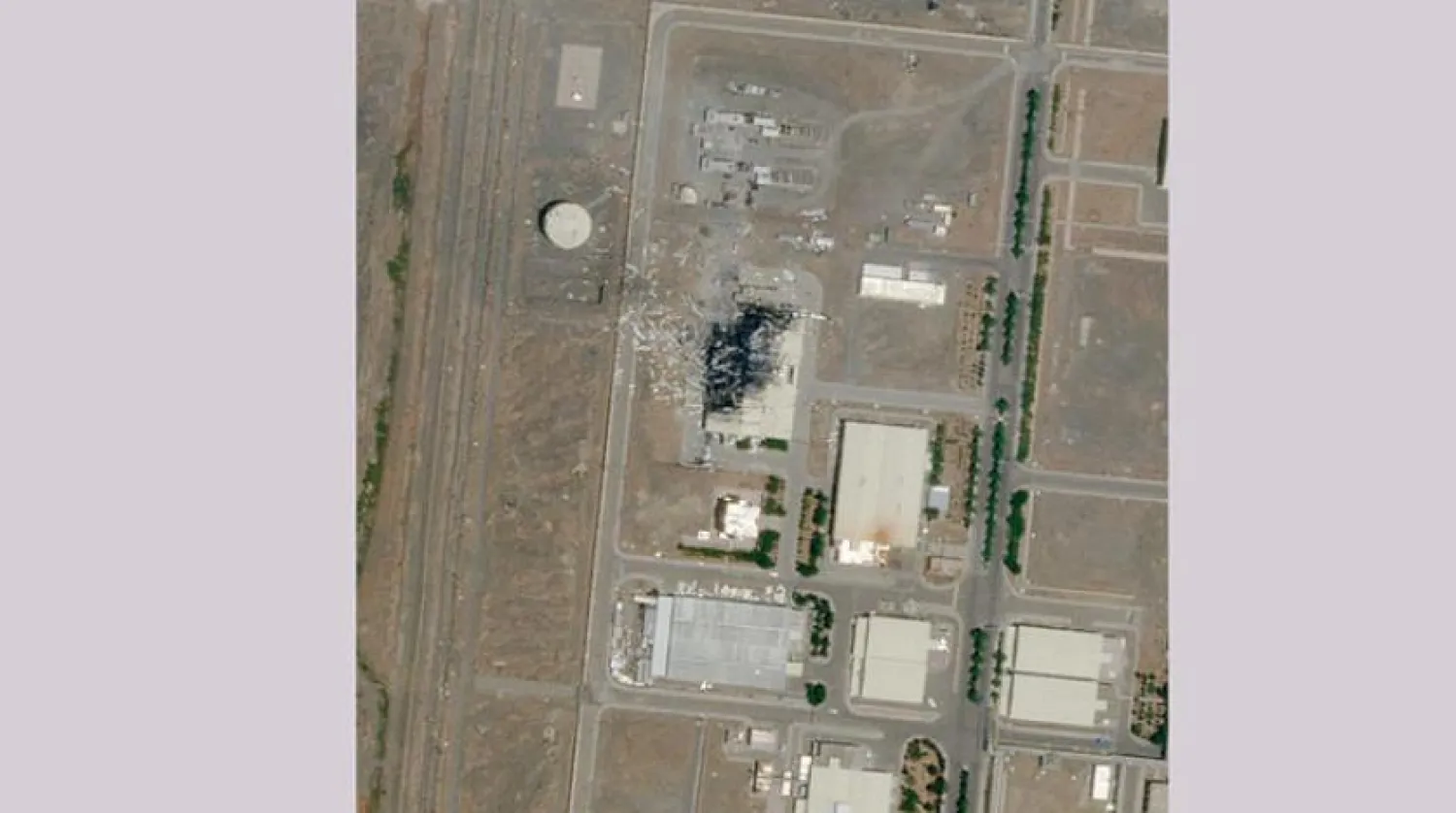 Planet Labs’in kaydettiği uydu görüntüsü, Natanz Nükleer Tesisi’ndeki patlamanın etkilerini gözler önüne serdi. (AP)