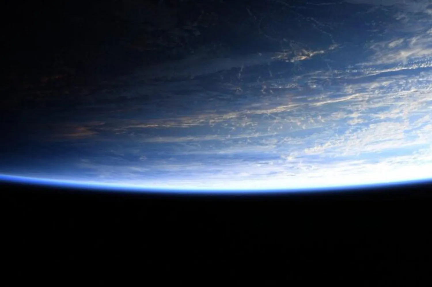 Doug Hurley'in sosyal medyada paylaştığı fotoğrafta Dünya manzarası görülüyor (Doug Hurley / Twitter<)

