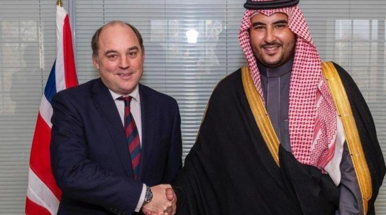 نائب وزير الدفاع السعودي الأمير خالد بن سلمان خلال لقاء سابق مع وزير الدفاع البريطاني بن والاس (الشرق الأوسط)
