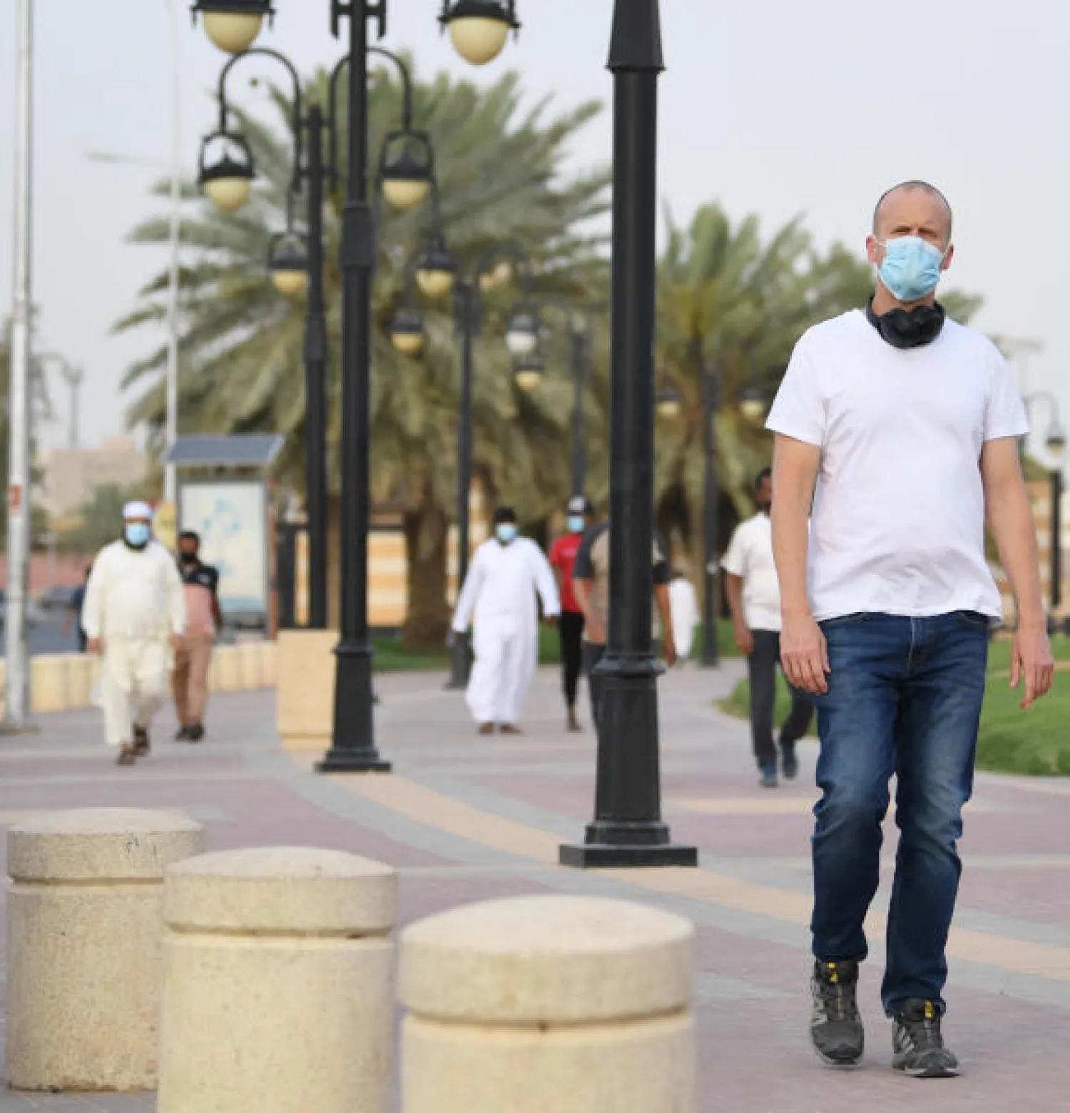 ممارسو رياضة المشي في إحدى ساحات الرياض (تصوير: بشير صالح)