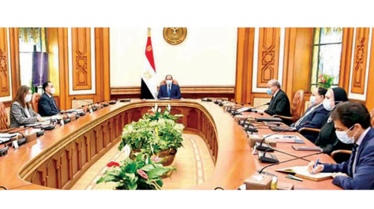 السيسي يجتمع مع مدبولي وعدد من الوزراء لبحث مدى تأثير «كورونا» على الاقتصاد (من صفحة المتحدث الرئاسي)
