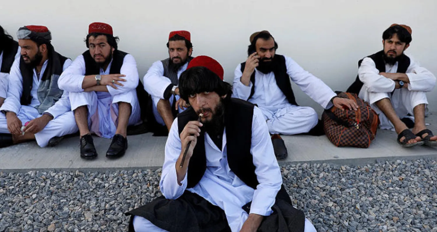 مجموعة من سجناء «طالبان» الذين تم الإفراج عنهم في مايو الماضي (رويترز)