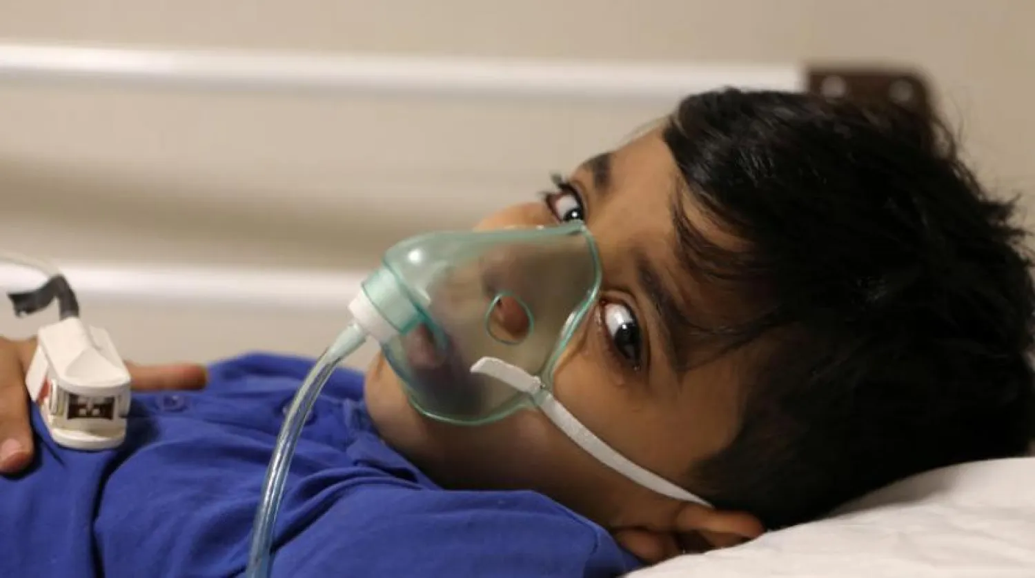 Tahran'daki bir çocuk hastanesinde tedavi görüyor (Reuters)
