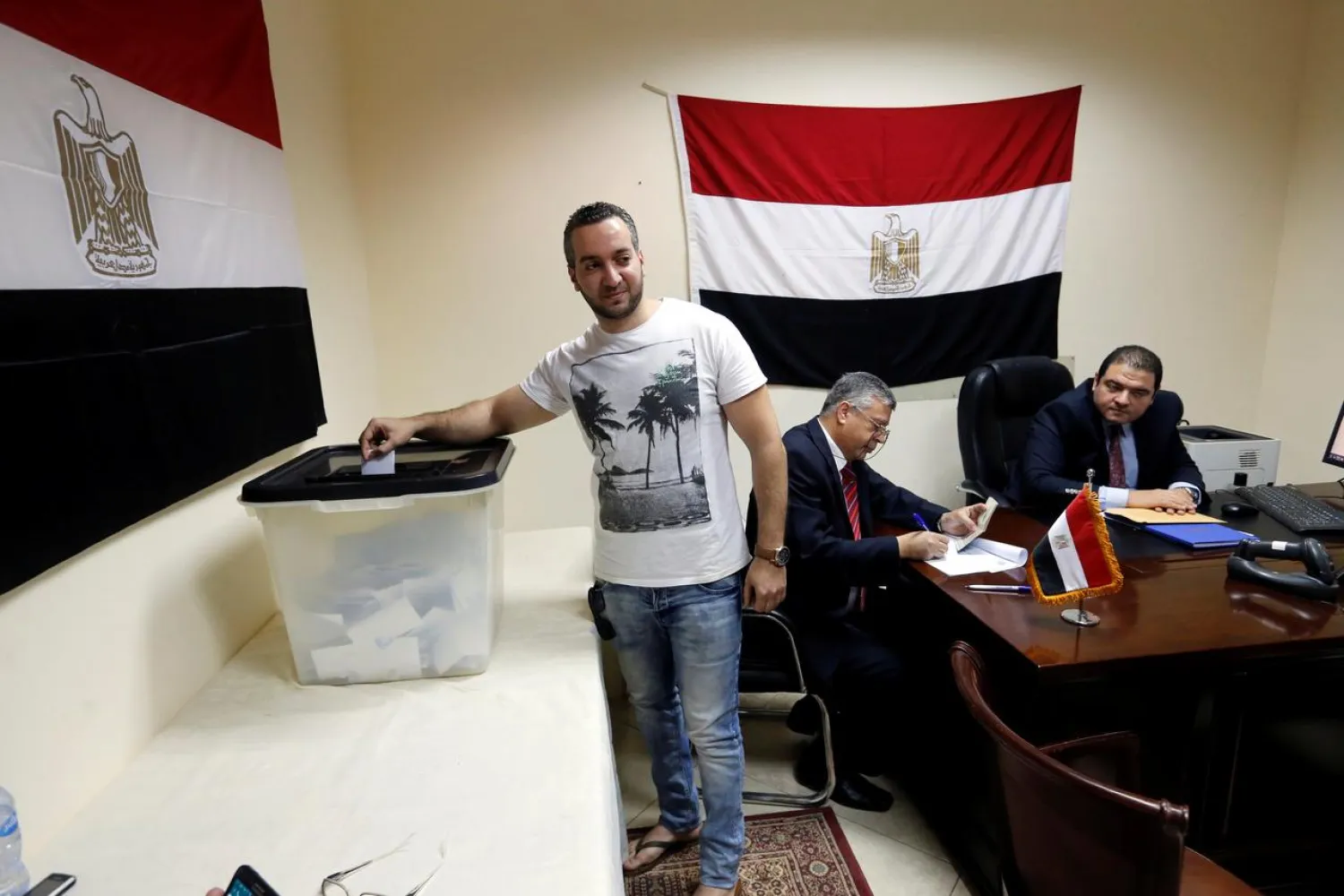 An Egyptian casts his vote at the Egypt Embassy in Khartoum, Sudan (File photo: Reuters)
