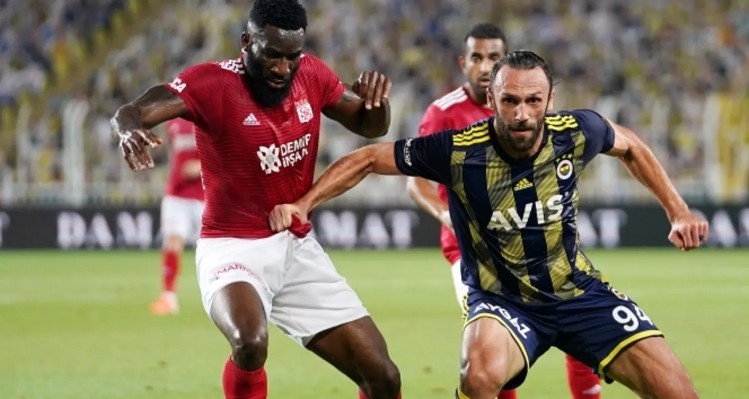 Fenerbahçe sahasında Sivasspor'a 2-1 mağlup oldu