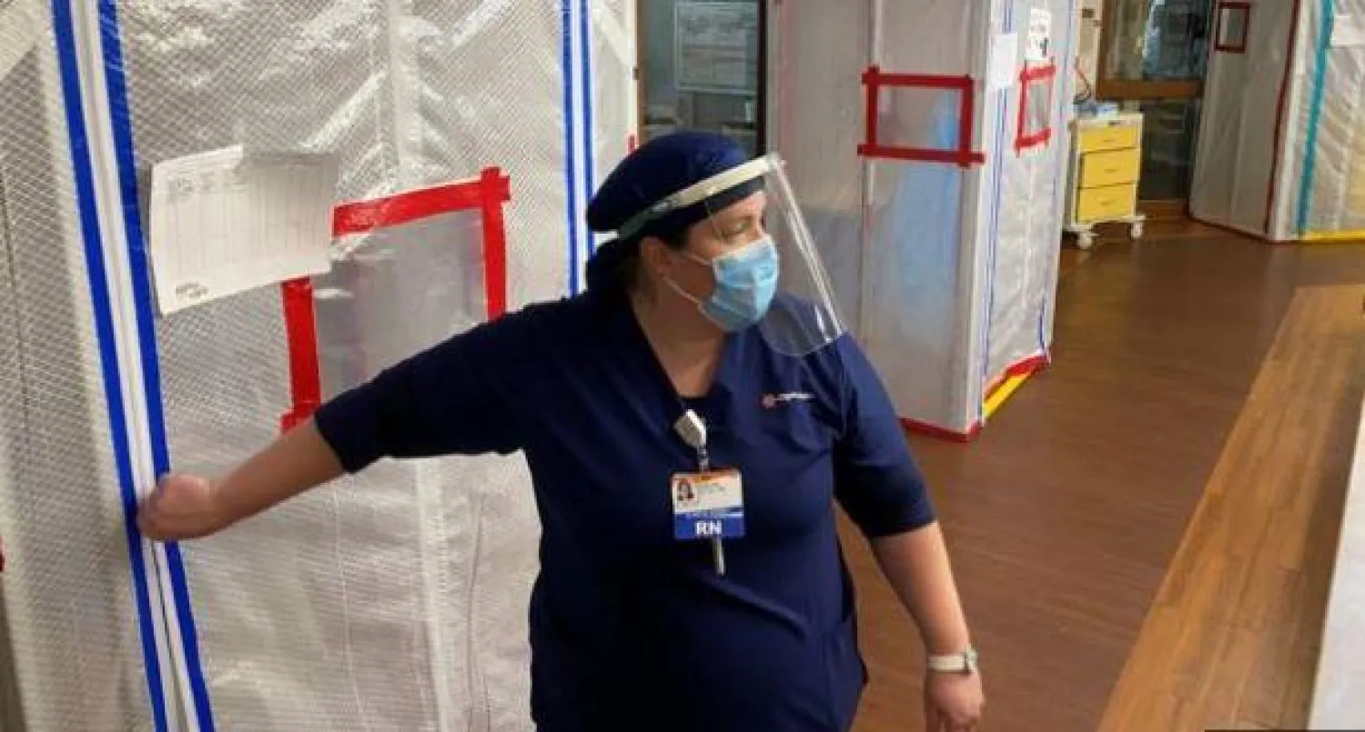 ممرضة في أحد المسشتفيات بكاليفورنيا (رويترز)