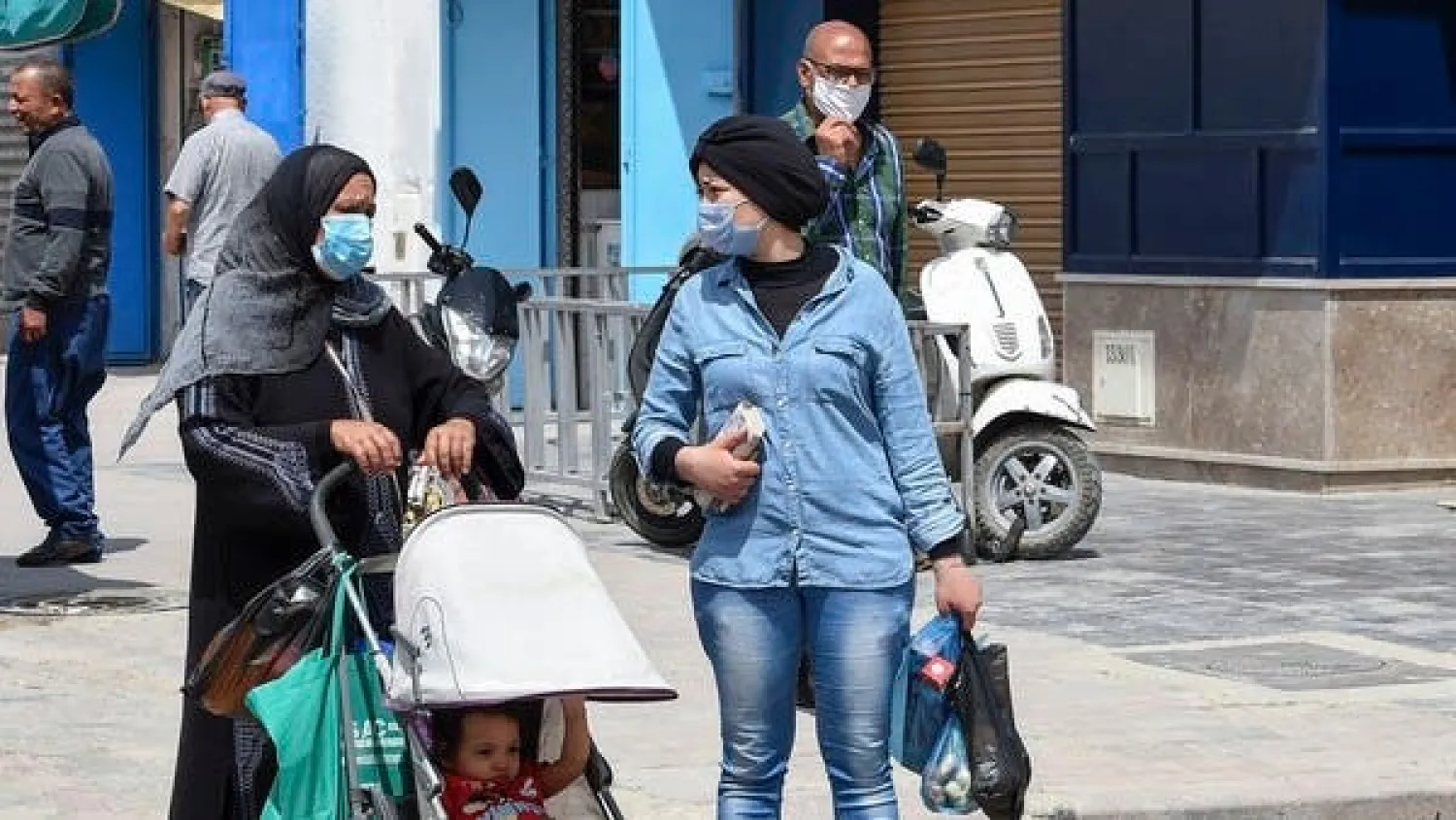 Tunisians wearing protective masks in Tunis (File photo: AFP)
