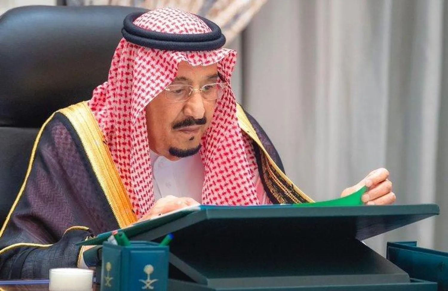 خادم الحرمين الشريفين الملك سلمان بن عبد العزيز مترئساً جلسة مجلس الوزراء عبر الاتصال المرئي (واس)