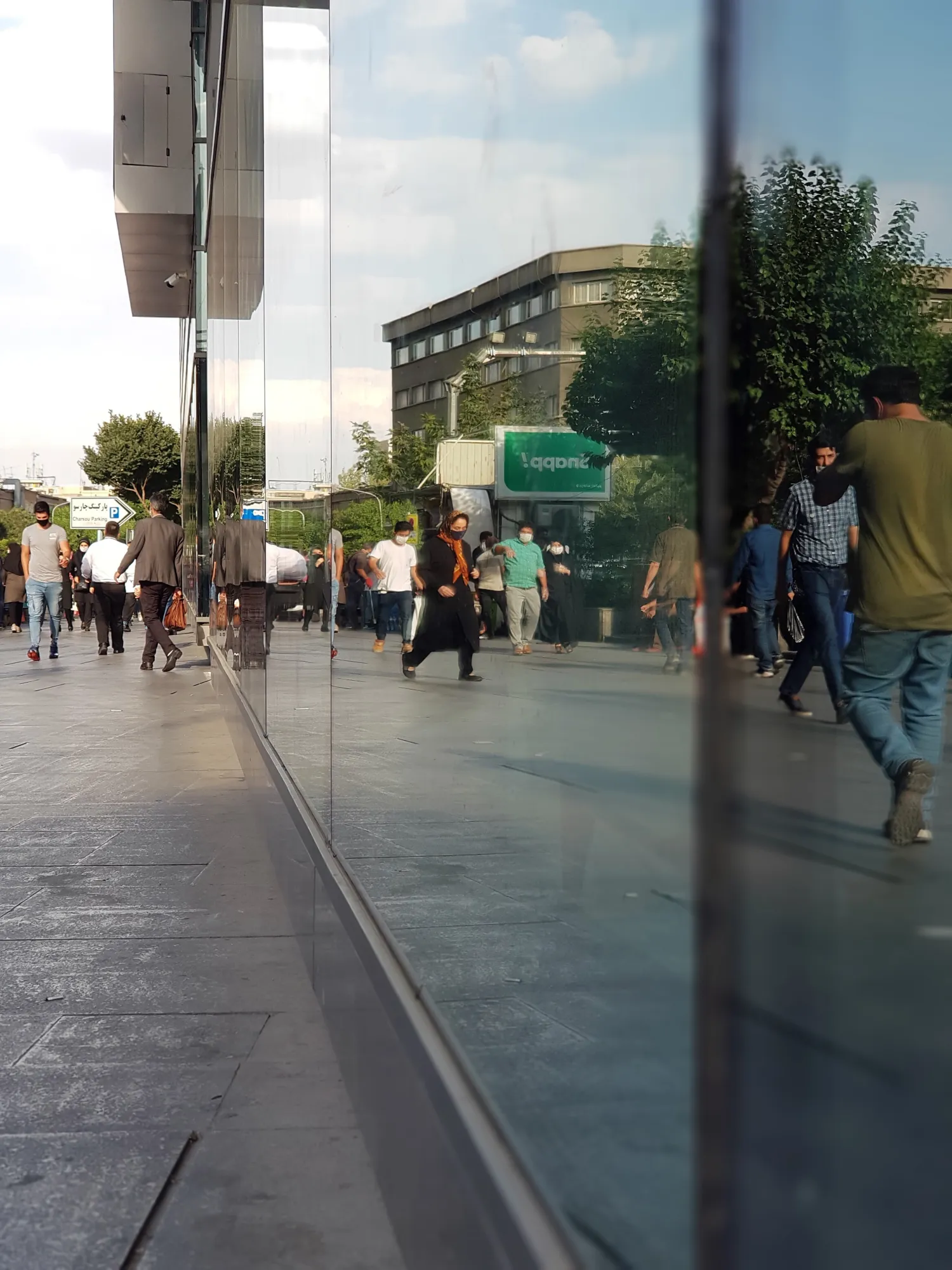 Tahran’da korona virüs kısıtlamaları tekrar başladı