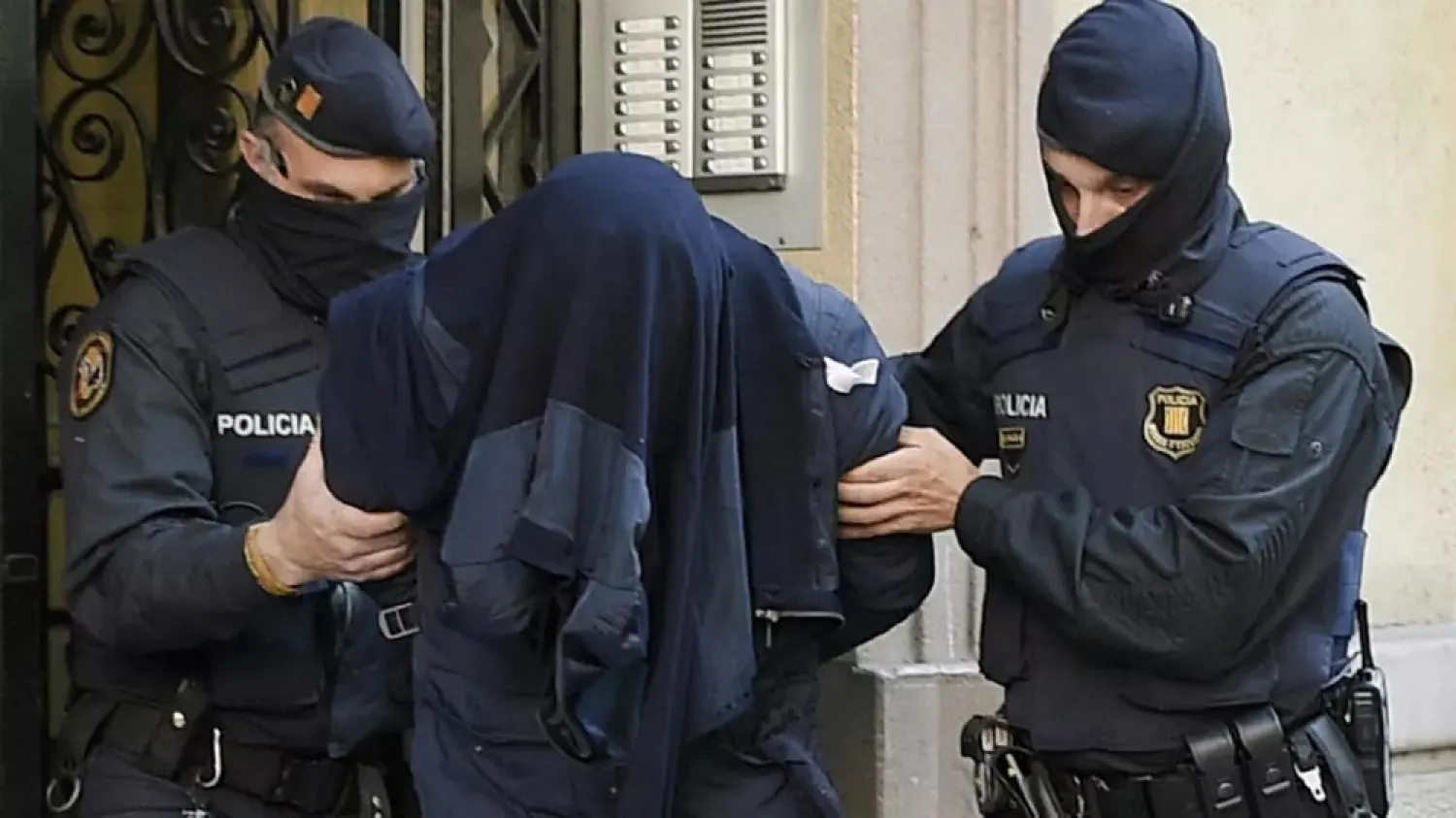 Spanish police arrest a suspected terrorist in Barcelona on April 25, 2017. (AFP)