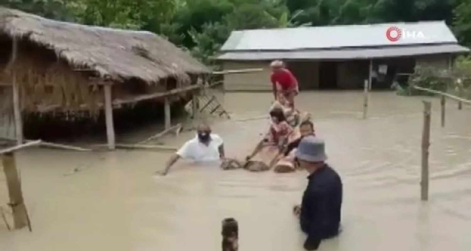 Hindistan'da şiddetli muson yağışları 50 can aldı