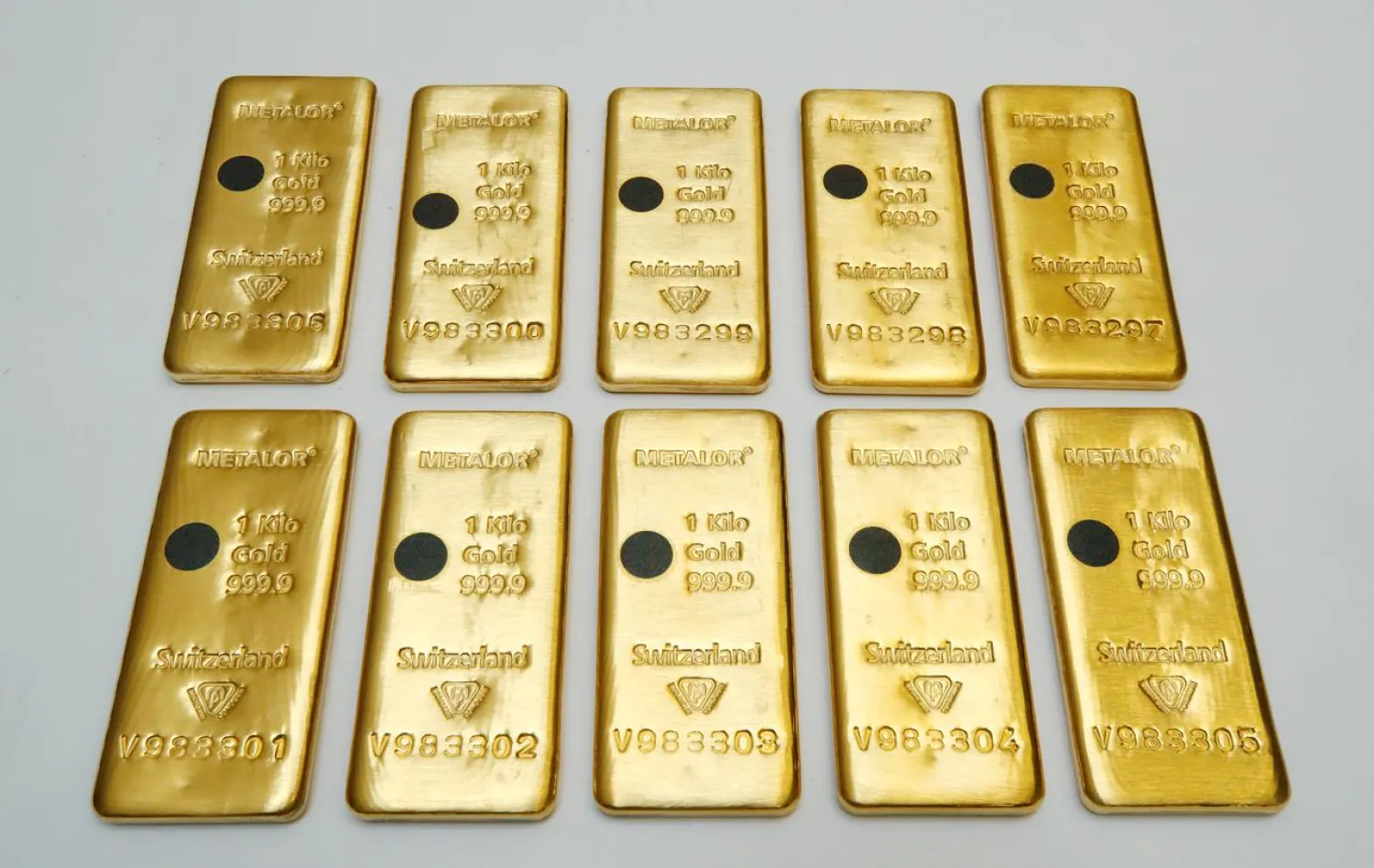 The Sicpa Oasis validator system (bullion protect) is pictured on one-kilogram bar of gold at Swiss refiner Metalor in Marin near Neuchatel, Switzerland July 5, 2019. REUTERS/Denis Balibouse/File Photo