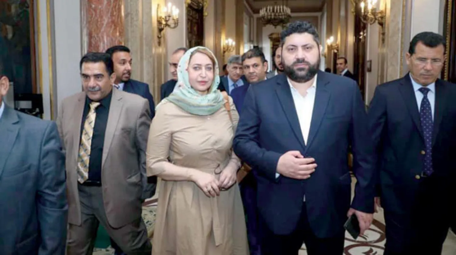 سرقيوة تتوسط النائبين زياد دغيم (يمين) وعصام الجهاني (يسار) خلال زيارة لمجلس النواب المصري (صفحة النائبة على فيسبوك)