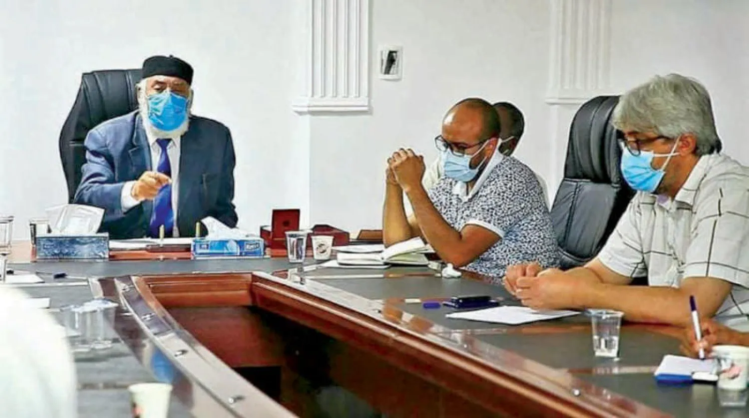 جانب من اجتماع لجنة مكافحة «كورونا» في سبها بجنوب ليبيا (مركز سبها الطبي)