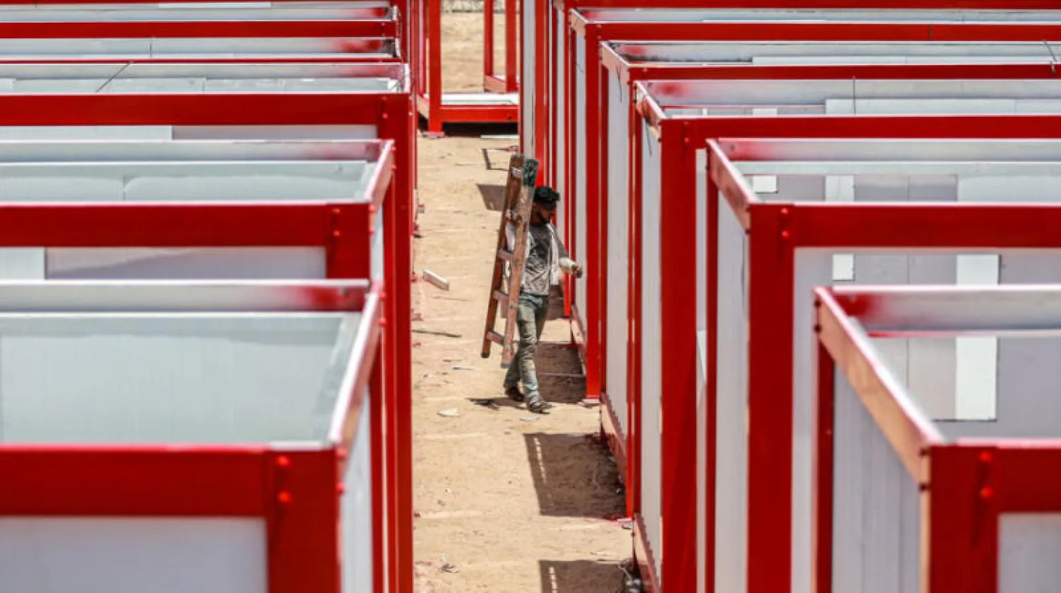 منشأة للعزل الصحي في دير البلح أمس مخصصة للمسافرين العائدين إلى قطاع غزة عبر معبر رفح (د.ب.أ)