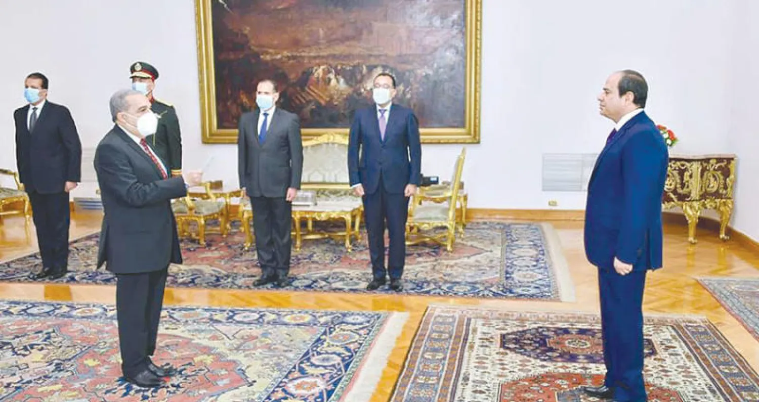 اللواء مرسي يؤدي اليمين الدستورية وزيراً للدولة للإنتاج الحربي (الرئاسة المصرية)