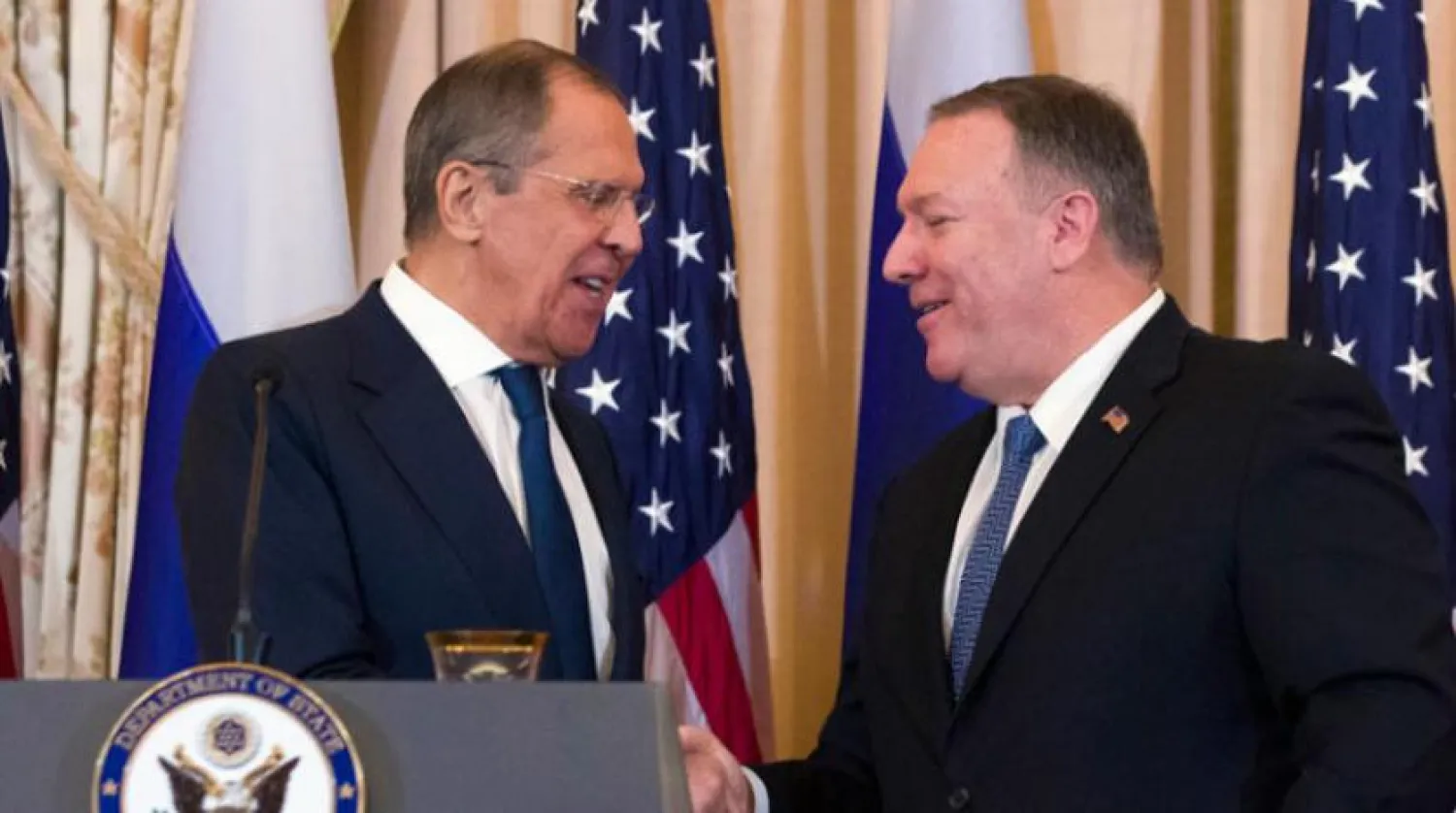 Pompeo, tarafların yakınlaşması konusunda karamsar olduğunu dile getiren Rus mevkidaşı Lavrov ile birlikte (AP)