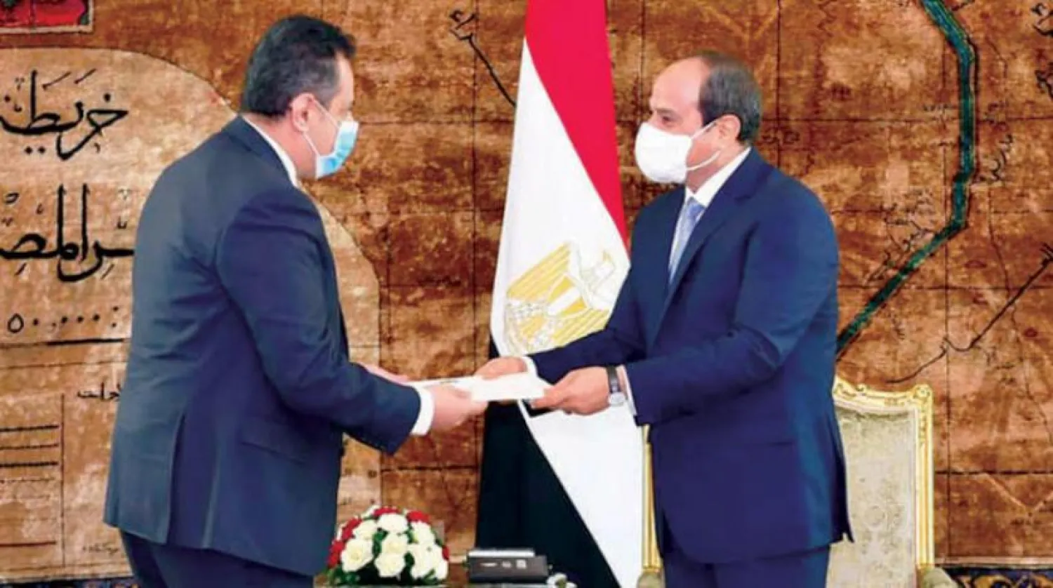 Yemen Başbakanı Muin Abdülmelik, dün Kahire'de Mısır Cumhurbaşkanı Abdülfettah es-Sisi’ye Yemen Cumhurbaşkanı Abdurrabu Mansur Hadi’nin mesajını iletti (Mısır Cumhurbaşkanlığı)