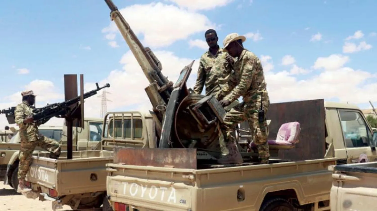 Mısrata’nın doğusundaki Ebu Kurayn bölgesinde UMH’ye sadık milisler (EPA)