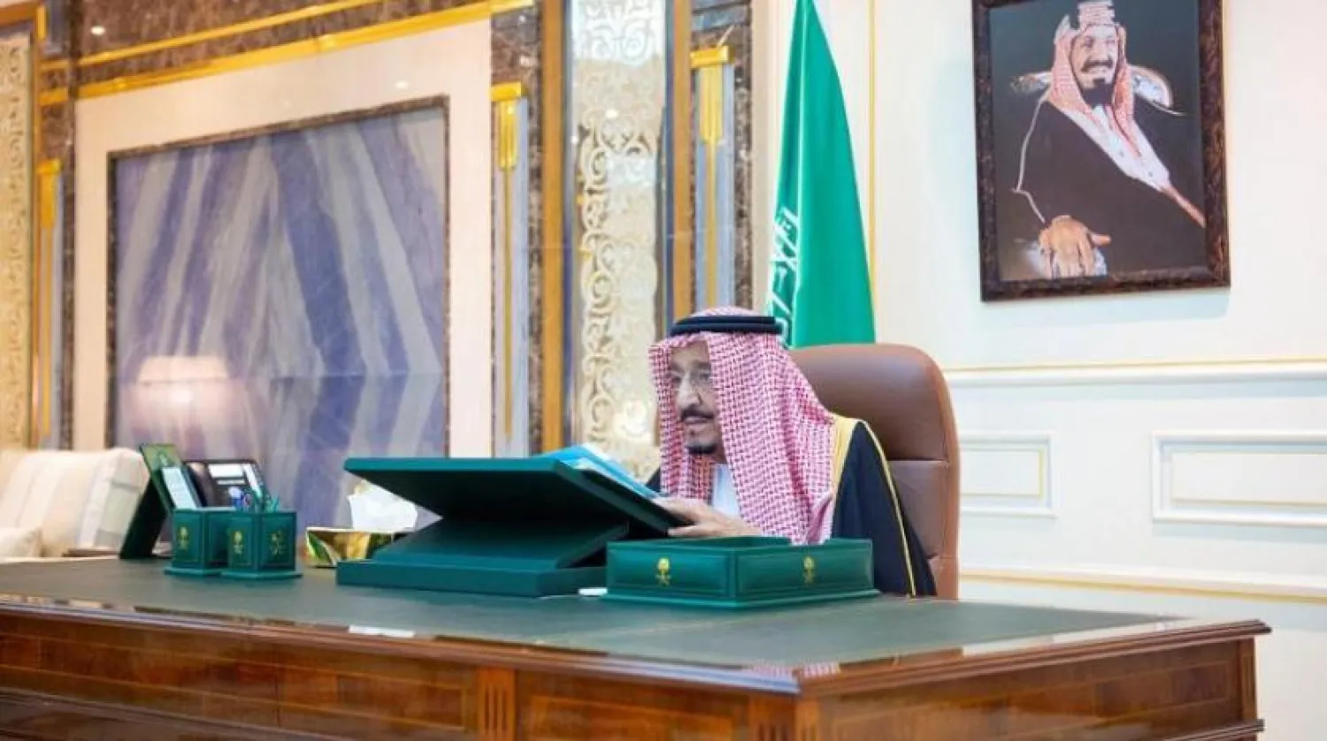 Suudi Arabistan Kralı Selman bin Abdulaziz salı günü Kral Faysal İhtisas Hastanesi’ndan Bakanlar Kurulu toplantısına başkanlık etti (SPA)