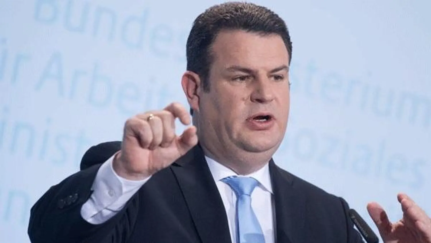 صورة أرشيفية لوزير العمل الألماني هوبرتوس هايل