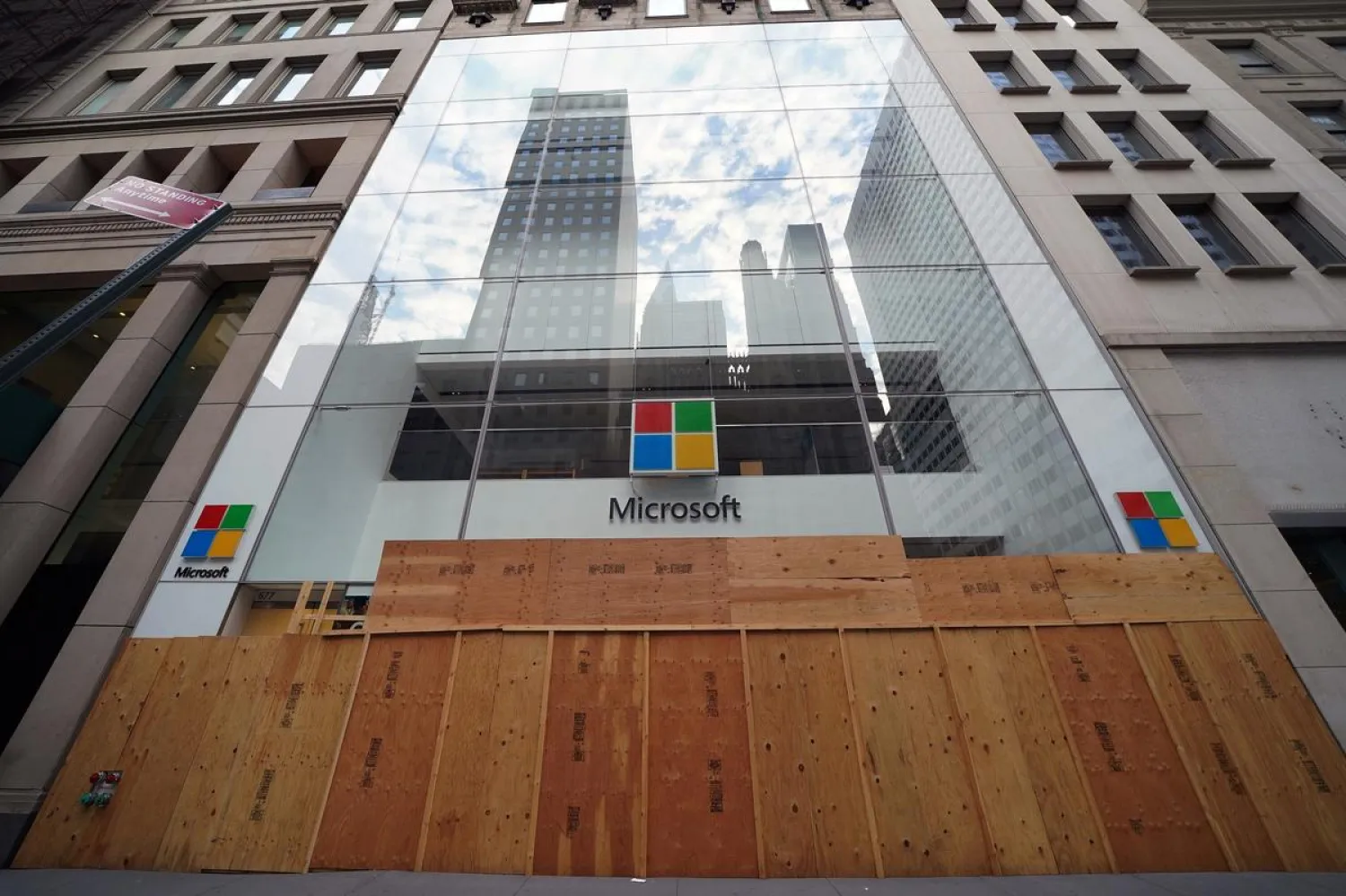 The Microsoft store is pictured in the Manhattan borough of New York City, New York, US, June 26, 2020. REUTERS/Carlo Allegri