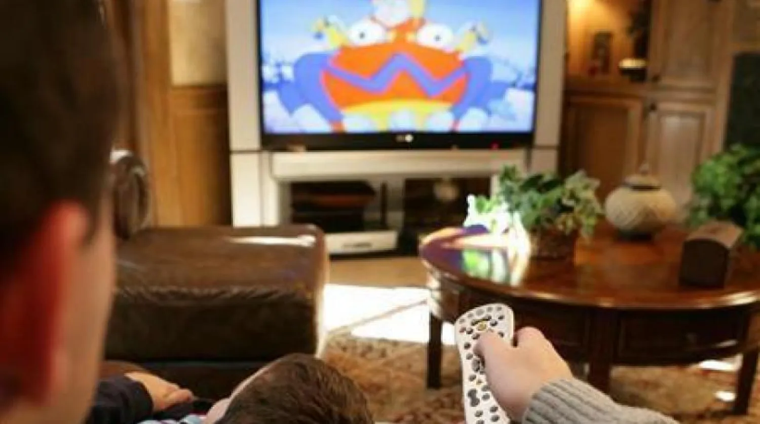 Günde iki saatten fazla televizyon izlemenin insan sağlığı üzerinde olumsuz etkileri var (Reuters)
