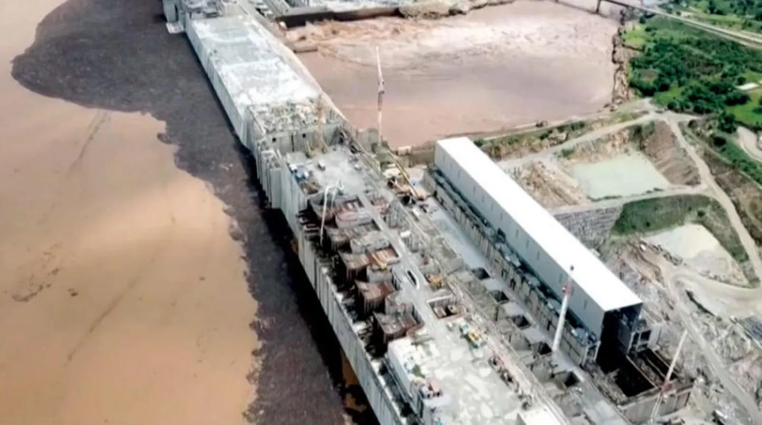 تسعى مصر والسودان للتوصل إلى اتفاق ملزم قانونياً بشأن قواعد ملء وتشغيل «سد النهضة» الإثيوبي (أ.ف.ب)