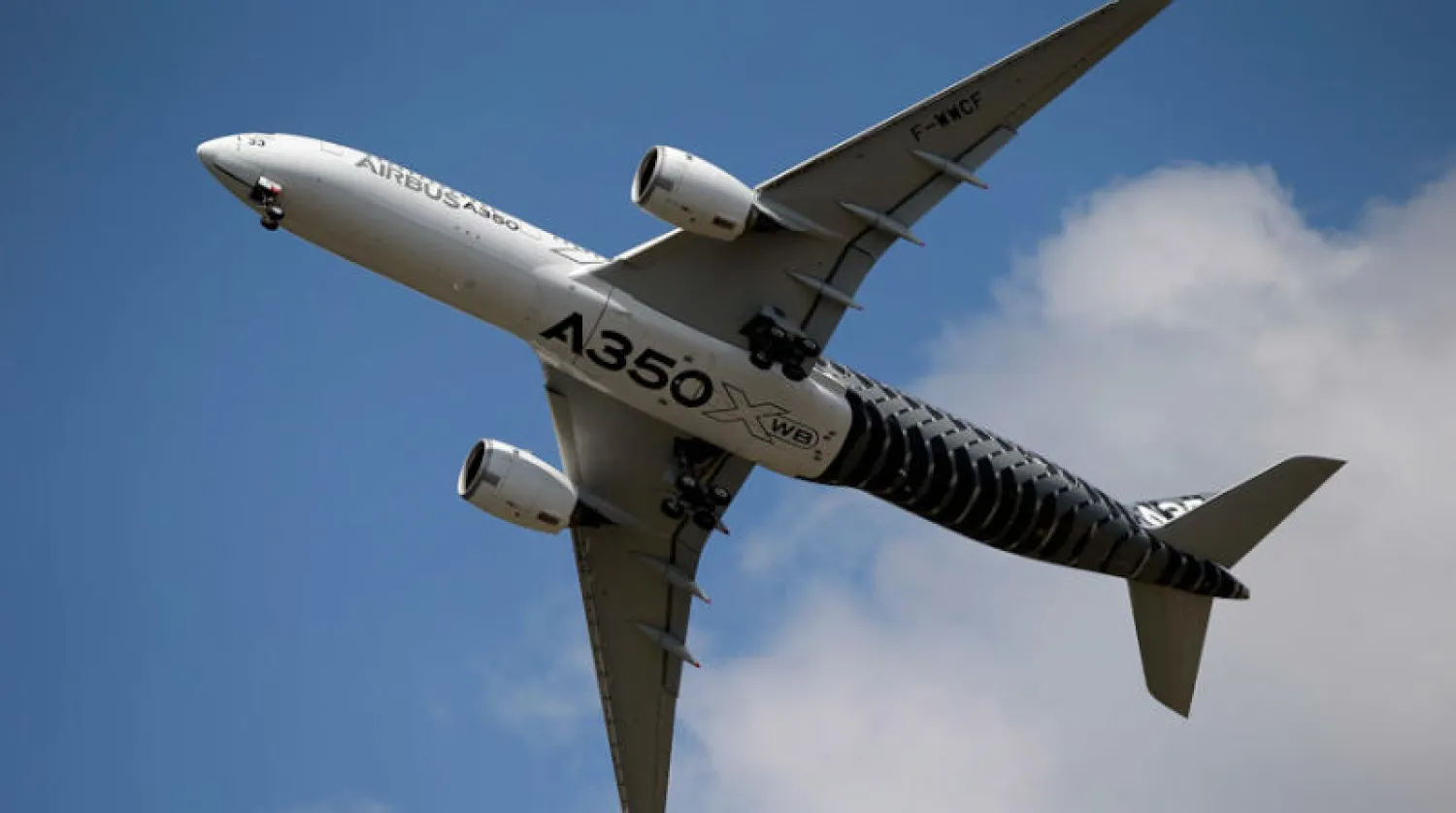 تقدمت شركة «إيرباص» أمس بمقترح لتسوية خلافها القديم مع غريمتها «بوينغ» الذي أشعل نزاعاً تجارياً بين الولايات المتحدة وأوروبا (أ.ب)