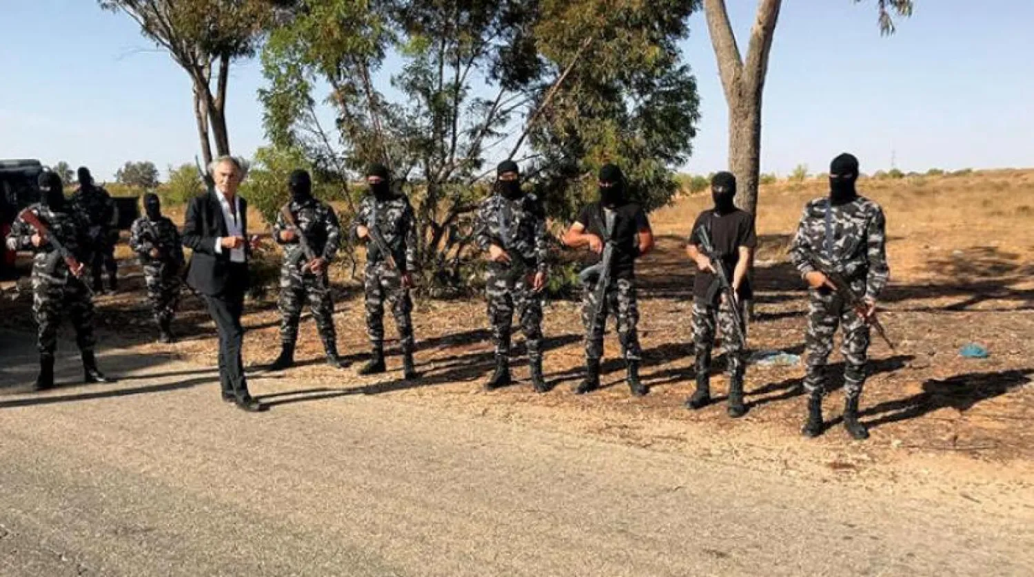 Levy’nin Tarhuna’ya yaptığı tartışmalı ziyaretine ilişkin Twitter üzerinden yayınladığı fotoğraf
